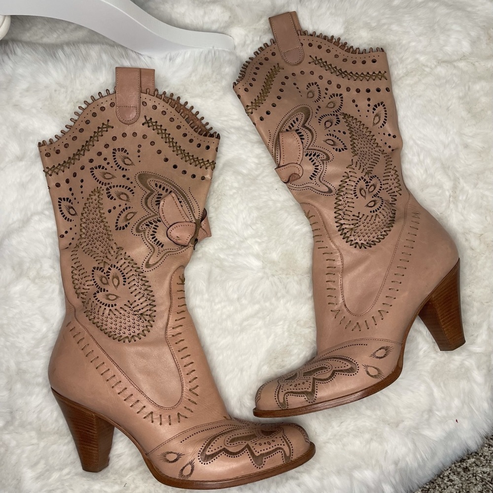 VINCE CAMUTO boots
